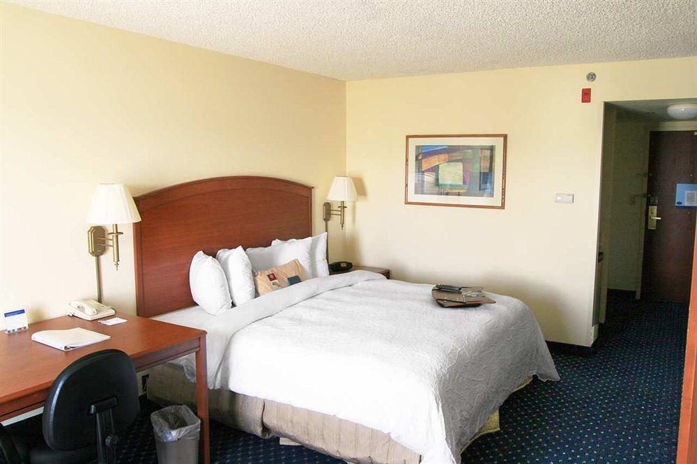 Hampton Inn & Suites Denver-Cherry Creek Room photo