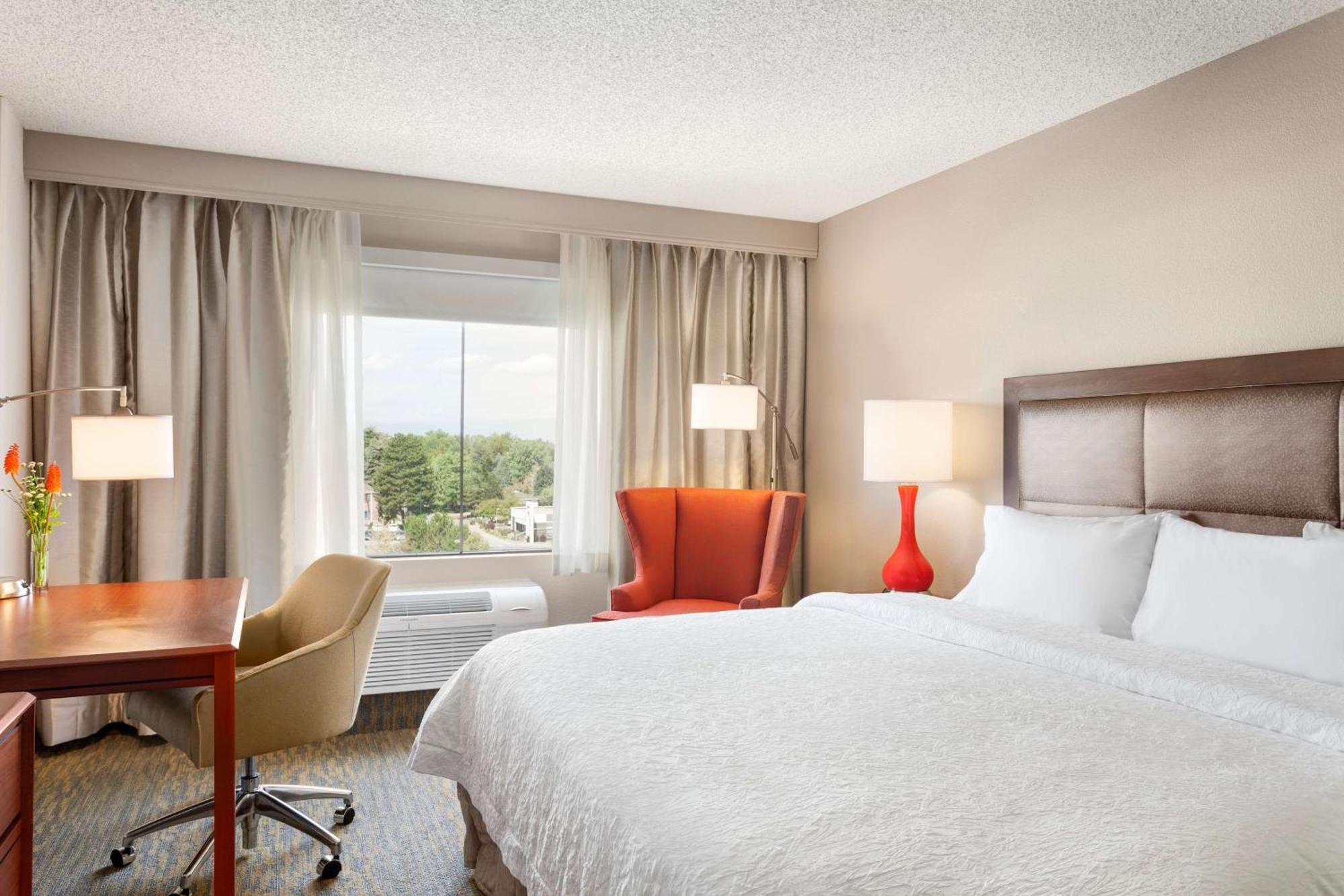 Hampton Inn & Suites Denver-Cherry Creek Exterior photo