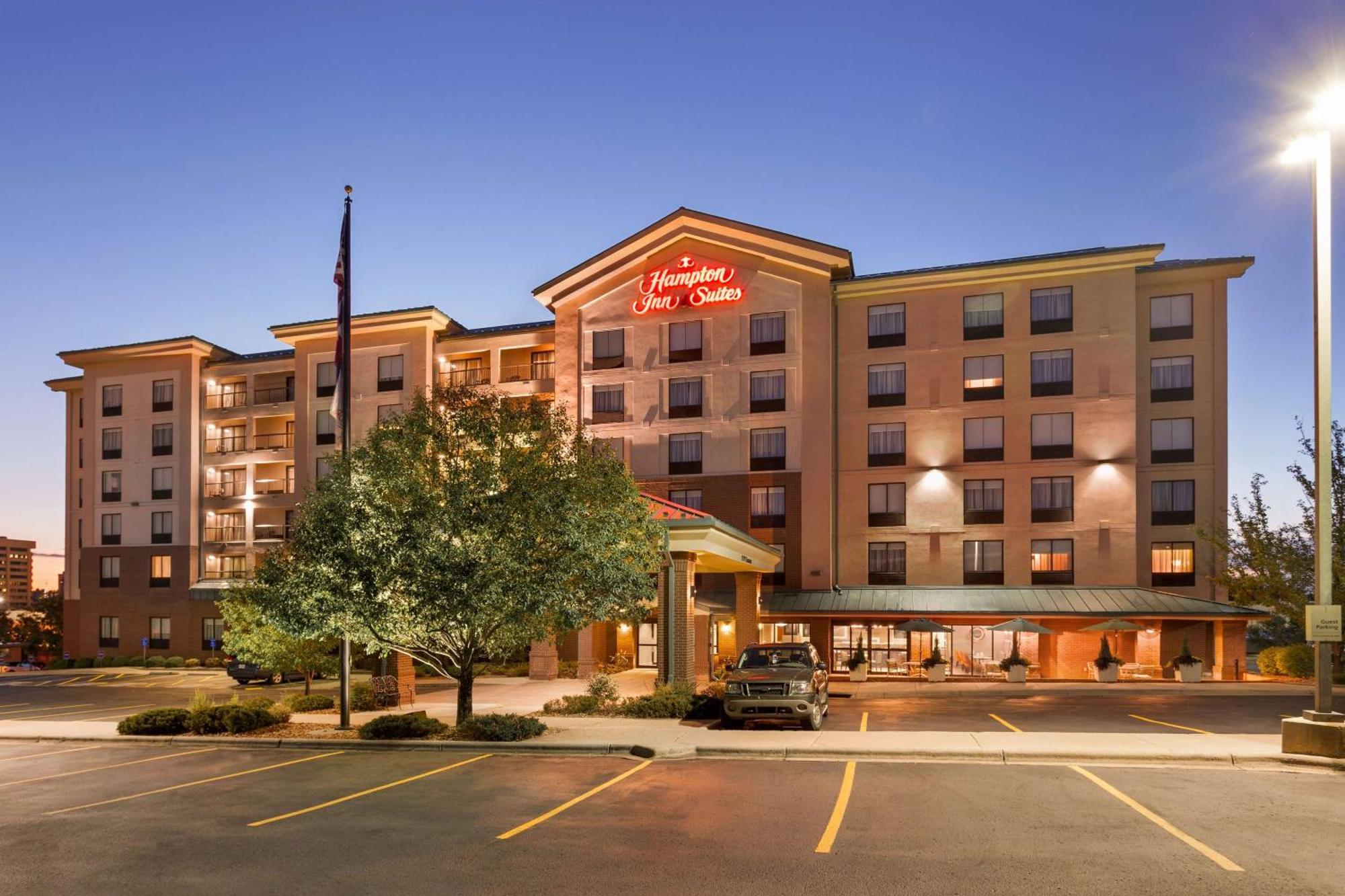 Hampton Inn & Suites Denver-Cherry Creek Exterior photo